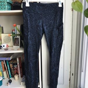 Lululemon patterned yoga pants size 6